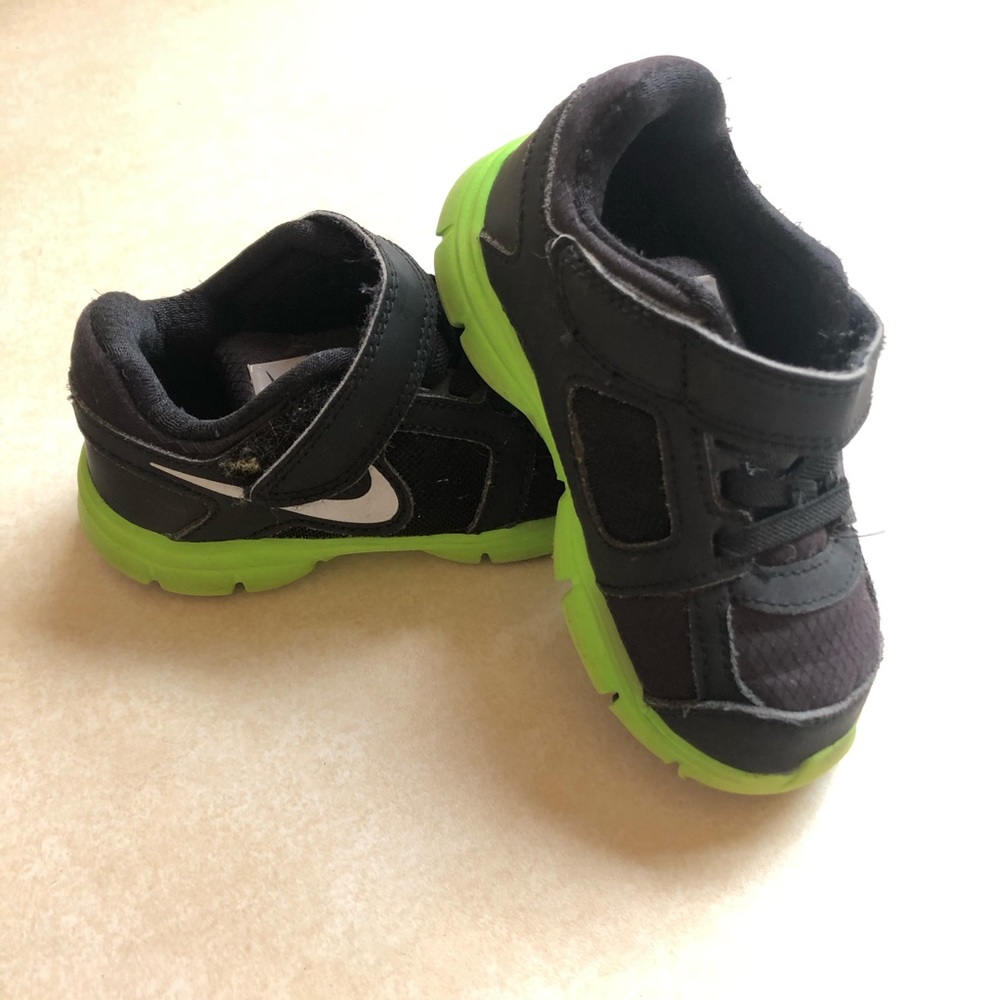 Toddler Nike Sneakers 7C